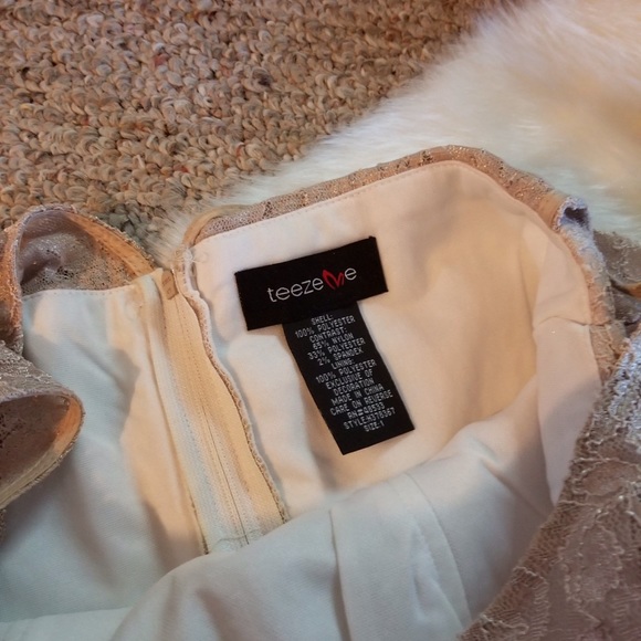 Lace dress - Picture 4 of 5